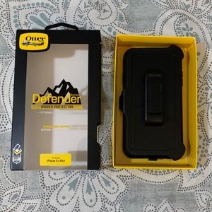 iPhone XS Max black otter box case